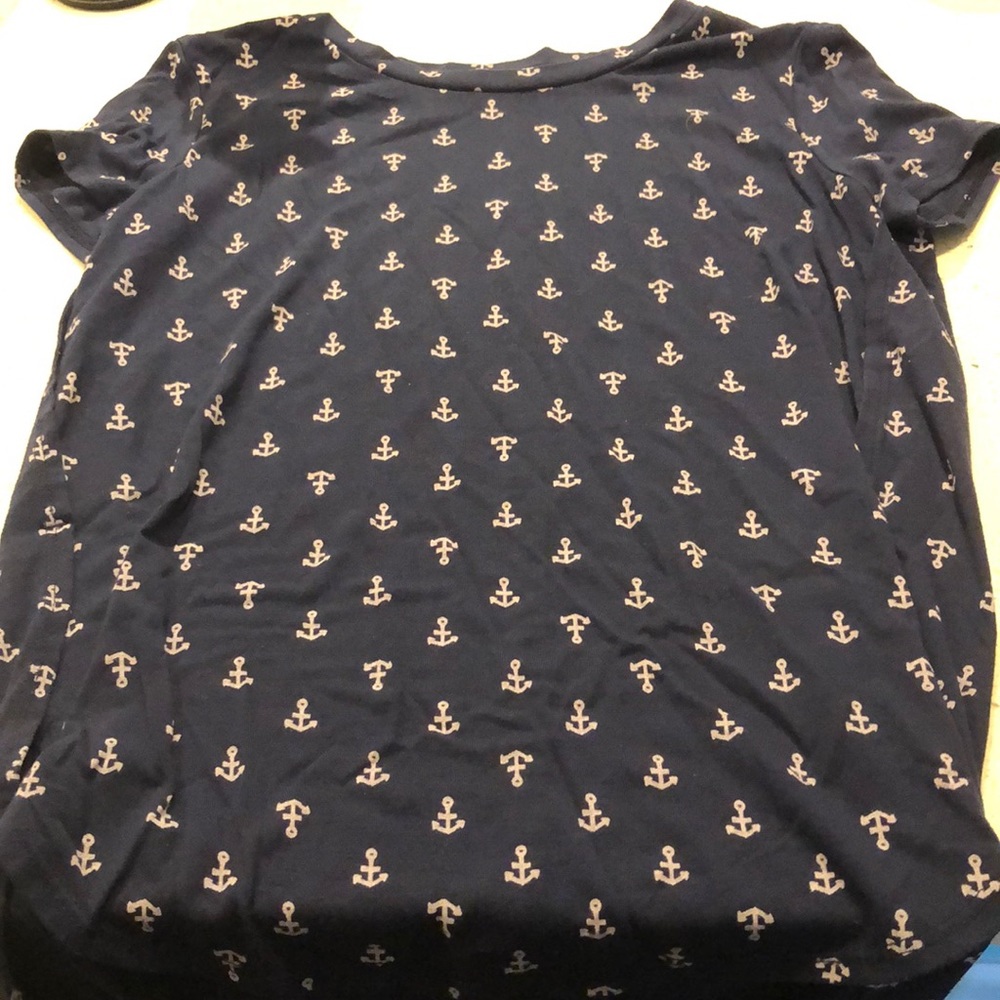 Girls size 10-12 Old Navy relaxed fit t-shirt.